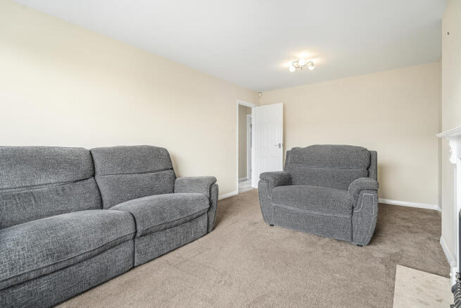 2 bed Semi-Detached Bungalow to rent Image 6