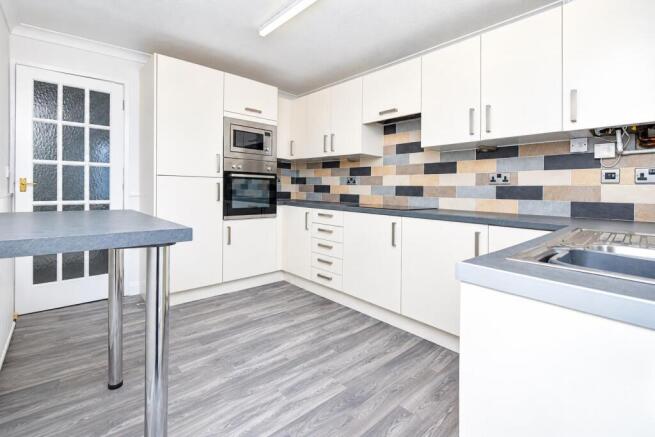2 bed Terraced Bungalow to rent Image 4