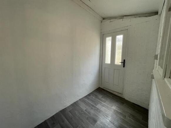 2 bed Terraced to rent Image 6
