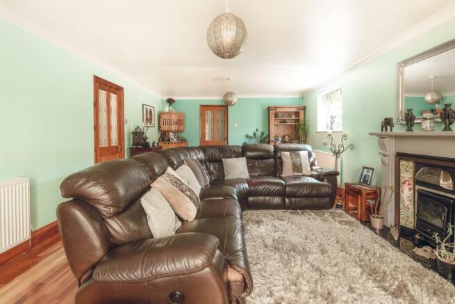 LOUNGE.jpg