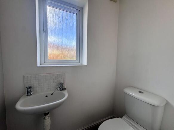 4 bed Detached to rent Image 7