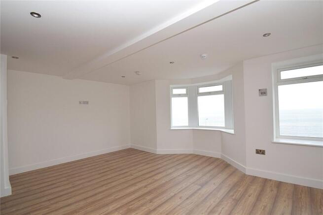 2 bed Apartment to rent Image 4