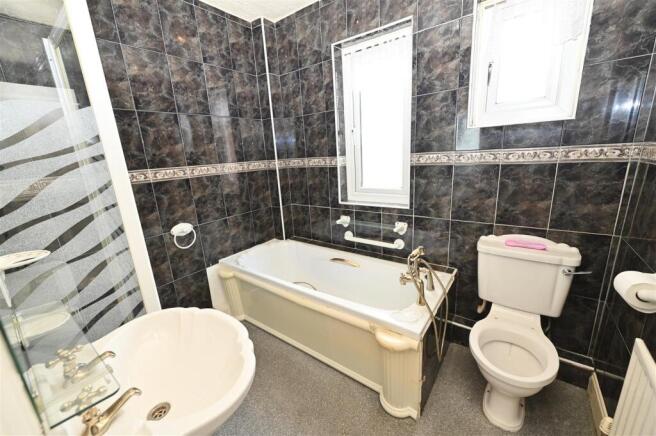 3 bed Terraced for sale Image 11