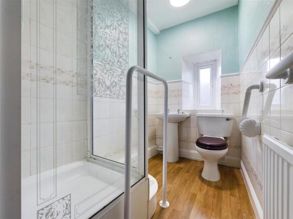 ShowerWC.jpg