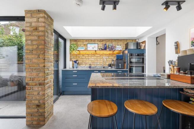 Kitchen (4).JPG