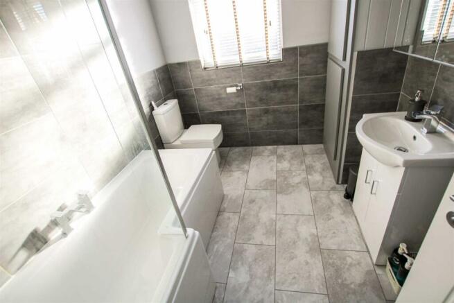 Bathroom / WC: