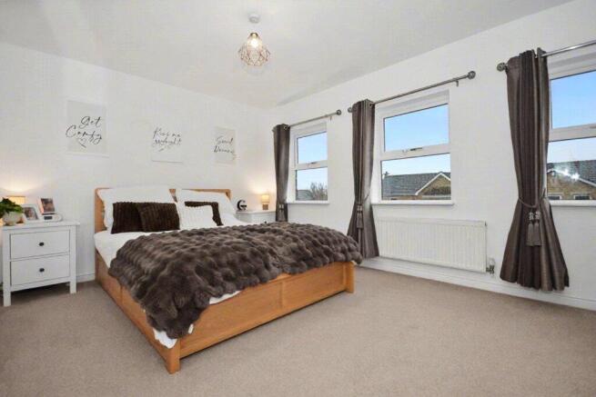 4 bed Detached for sale Image 7