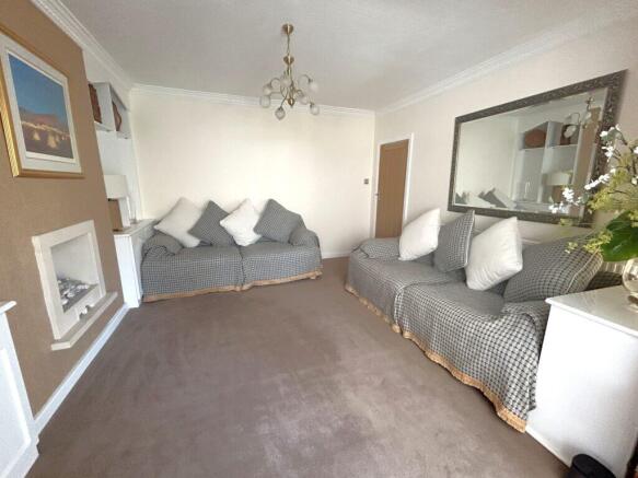 5 bed Detached for sale Image 5