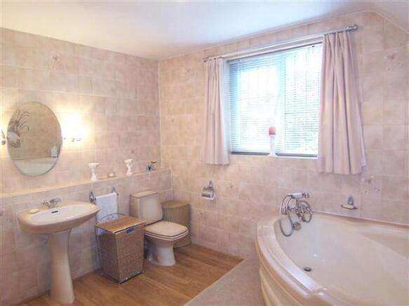 FAMILY BATHROOM