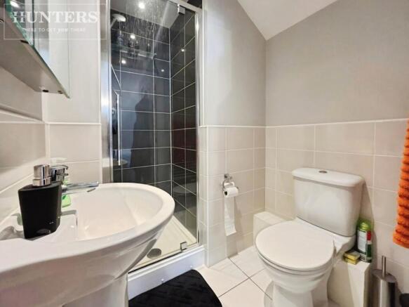 2 bed Penthouse to rent Image 11
