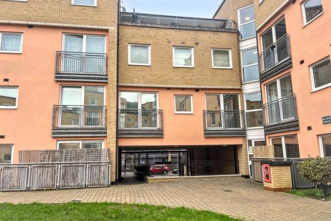 125 Wooldridge Close, Feltham TW14 8BH