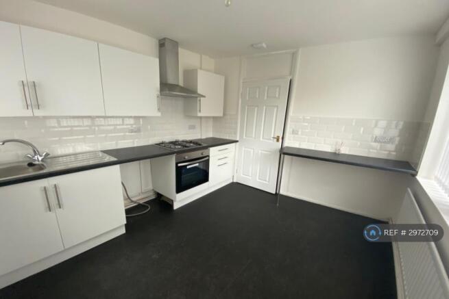 2 bed End of Terrace to rent Image 4