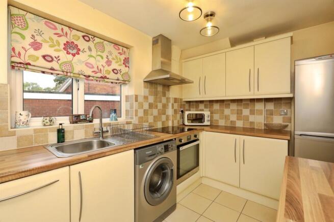 3 bed Semi-Detached for sale Image 6