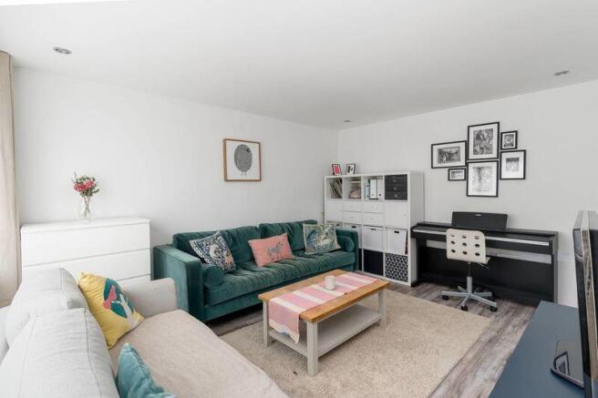 2 Violet Bank, Peebles, EH45 8HA photo 4