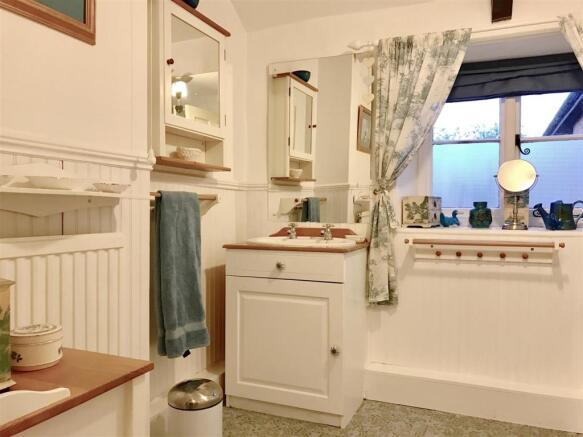 BATHROOM 1.jpg