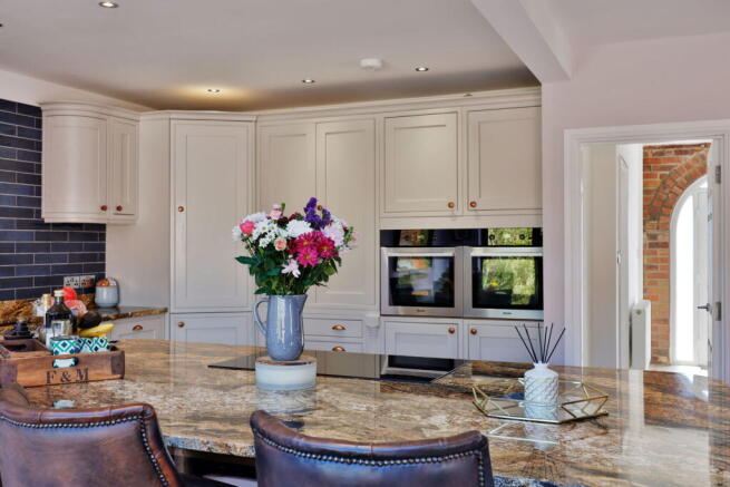 4 bed Semi-Detached for sale Image 4