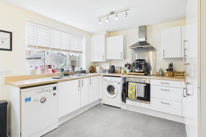 CAM02519G0-PR0379-STILL010