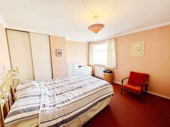 Bedroom 1 pic 1.jpg