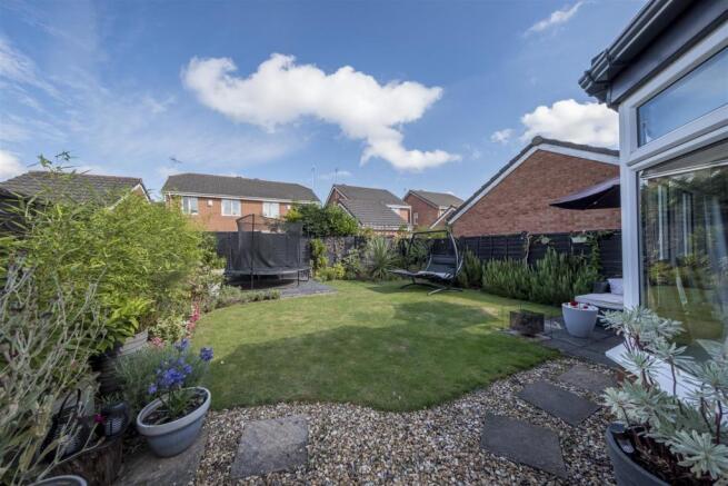 3 Tealby Close-021.JPG