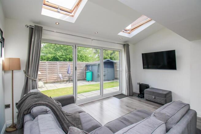 4 bed Semi-Detached for sale Image 6