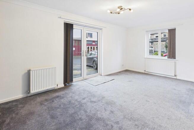 Lounge/Dining Roo...