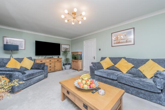 6 bed Detached for sale Image 12