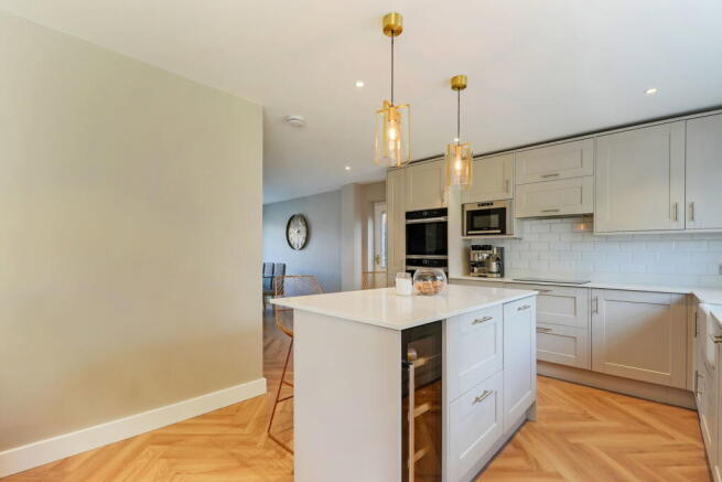 4 bed Detached for sale Image 5