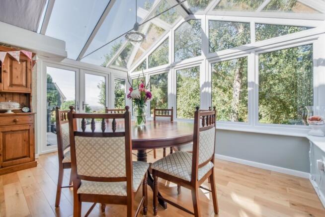 4 bed Detached for sale Image 7