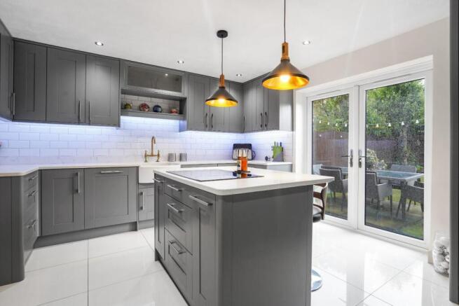 4 bed Detached for sale Image 11