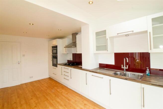 4 bed Detached to rent Image 10