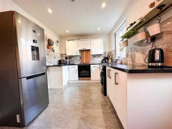 KITCHEN DINING ROOM