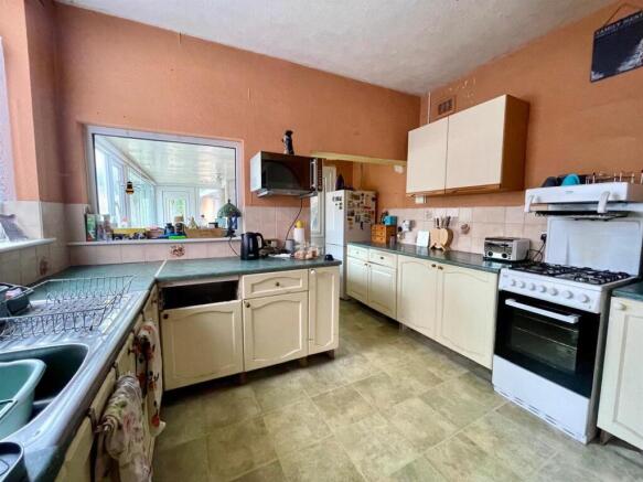 5 bed Semi-Detached for sale Image 8