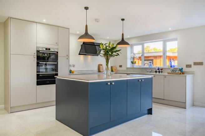 8482132-interior13.jpg