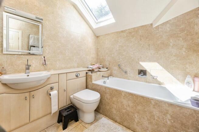 4 bed Detached for sale Image 5