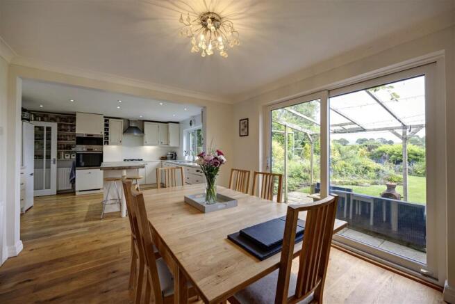 4 bed Detached for sale Image 10