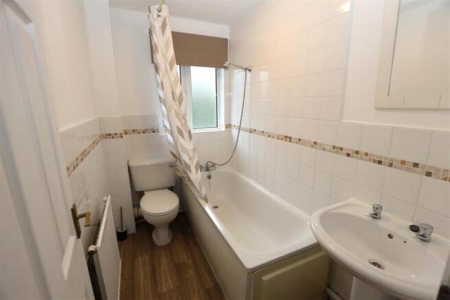 Family bathroom .JPG
