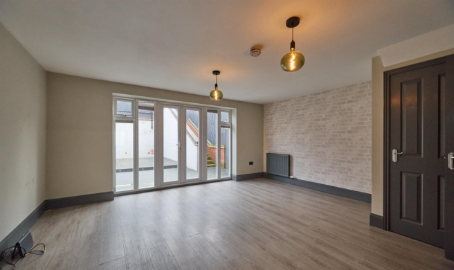 Lounge/Dining Area