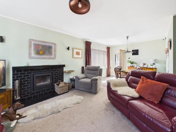 open plan lounge & dining room