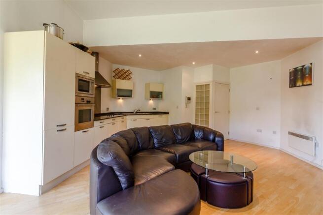 8398016-interior02.jpg