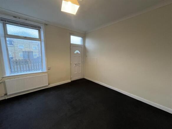 2 bed Terraced to rent Image 6