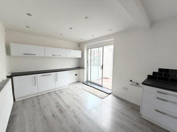 3 bed Terraced for sale Image 6
