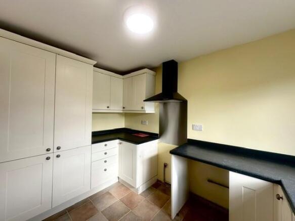Kitchen 2.jpg
