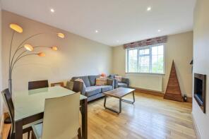 14, Cumber House, Merton Road, London SW18 5JZ