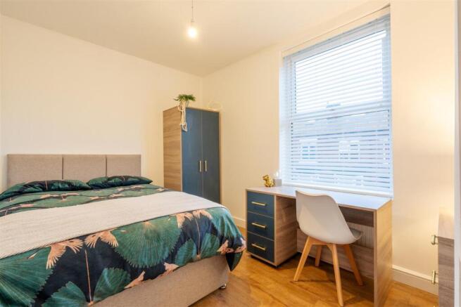 5 bed House to rent Image 6