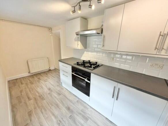 2 bed House to rent Image 4