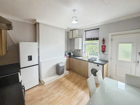 3 bed Terraced to rent Image 5