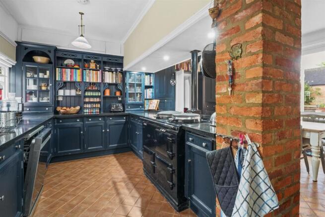 KITCHEN/BREAKFAST ROOM