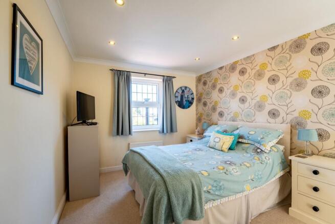5 bed Detached for sale Image 11