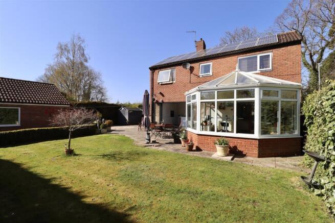 4 bed House for sale Image 7