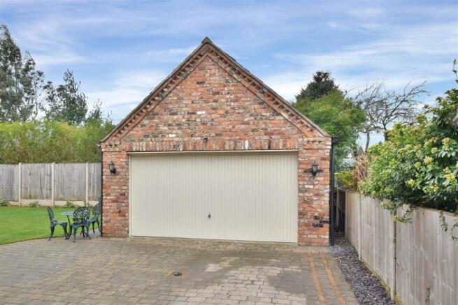 DOUBLE GARAGE